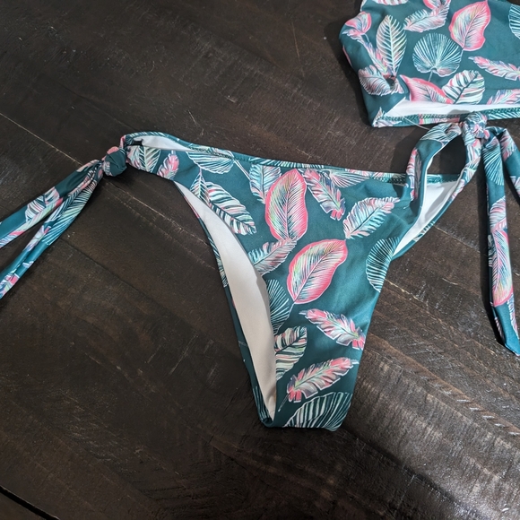 ROMWE Green and Pink Bikini Set Swimwear - Picture 3 of 4